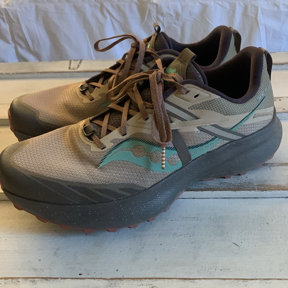 Womens Saucony Trail Running Shoes 11 EUC